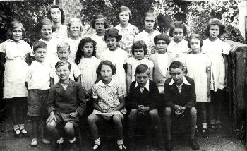 Salford schoolchildren in 1940 [X50-98-12]